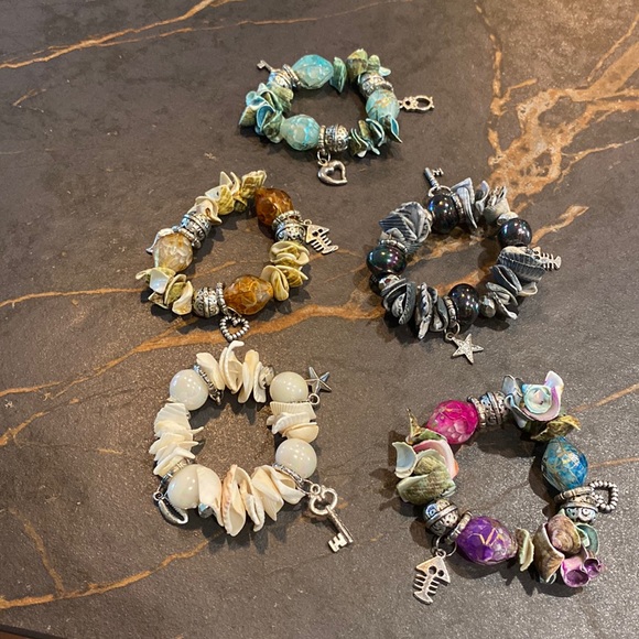 Jewelry - Bundle of 5 beachy shells with charms bracelets